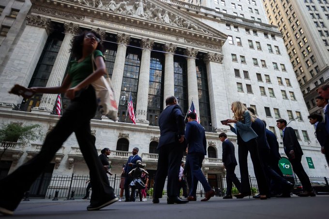 Illustrative photo for: US corporate bond investor gains surge as reinvestment