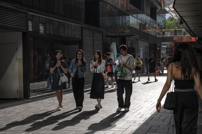 Illustrative photo for: China stock rally consumer spending misses holidays’ boost