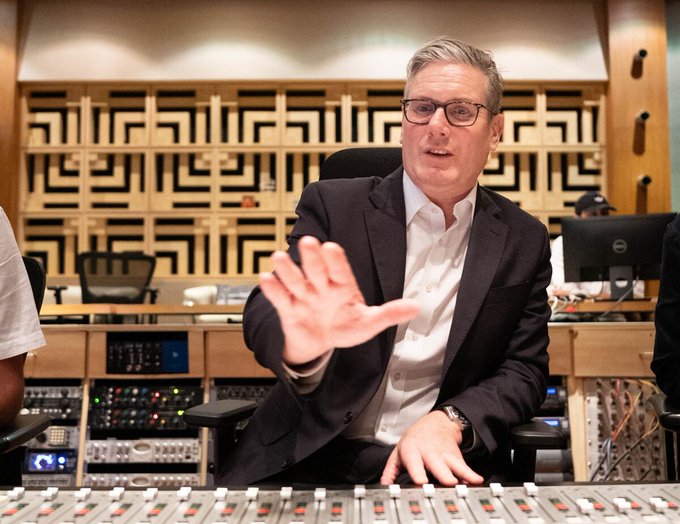 Illustrative photo for: Keir Starmer Consults with Architect of India’s Digital ID