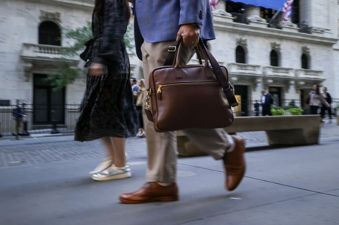 Illustrative photo for: Corporate Bonds High Valuations Signal Risks and Potential