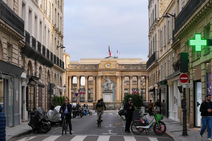 Illustrative photo for: Devoted Nation Debt Premiums Rise as Political Factors