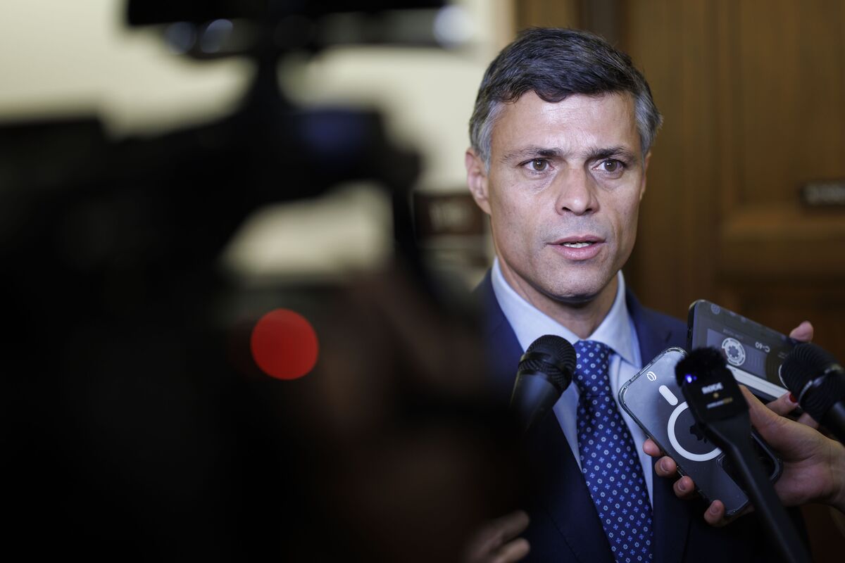 Illustrative photo for: Maduro Appeals López Nationality in Chávez-era Controversy