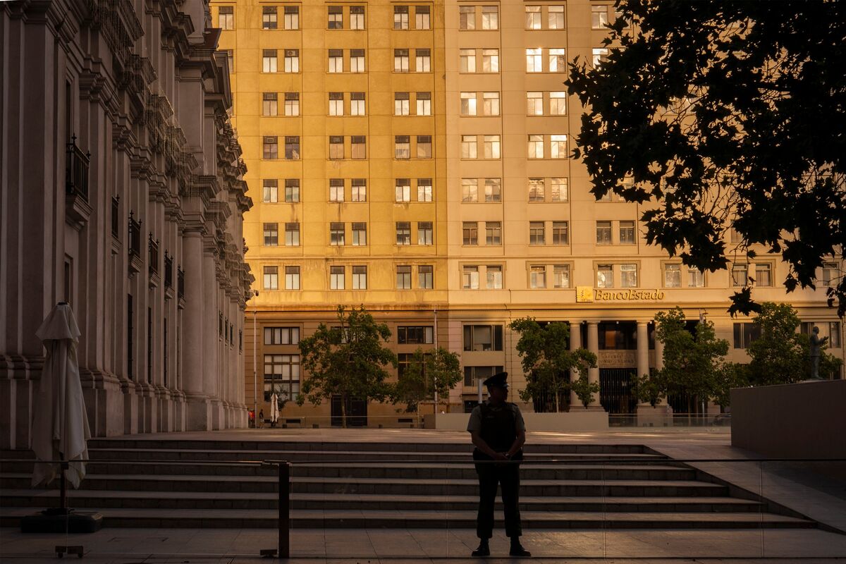 Illustrative photo for: Banco del Estado Leads Chile Blue Bond Issuance, Sparks