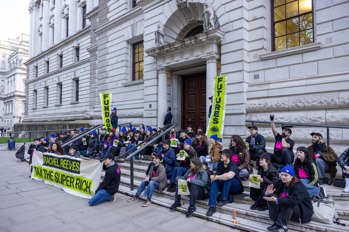 Illustrative photo for: UK Trade Deals Economic Growth: Reeves Aims to Boost Abroad