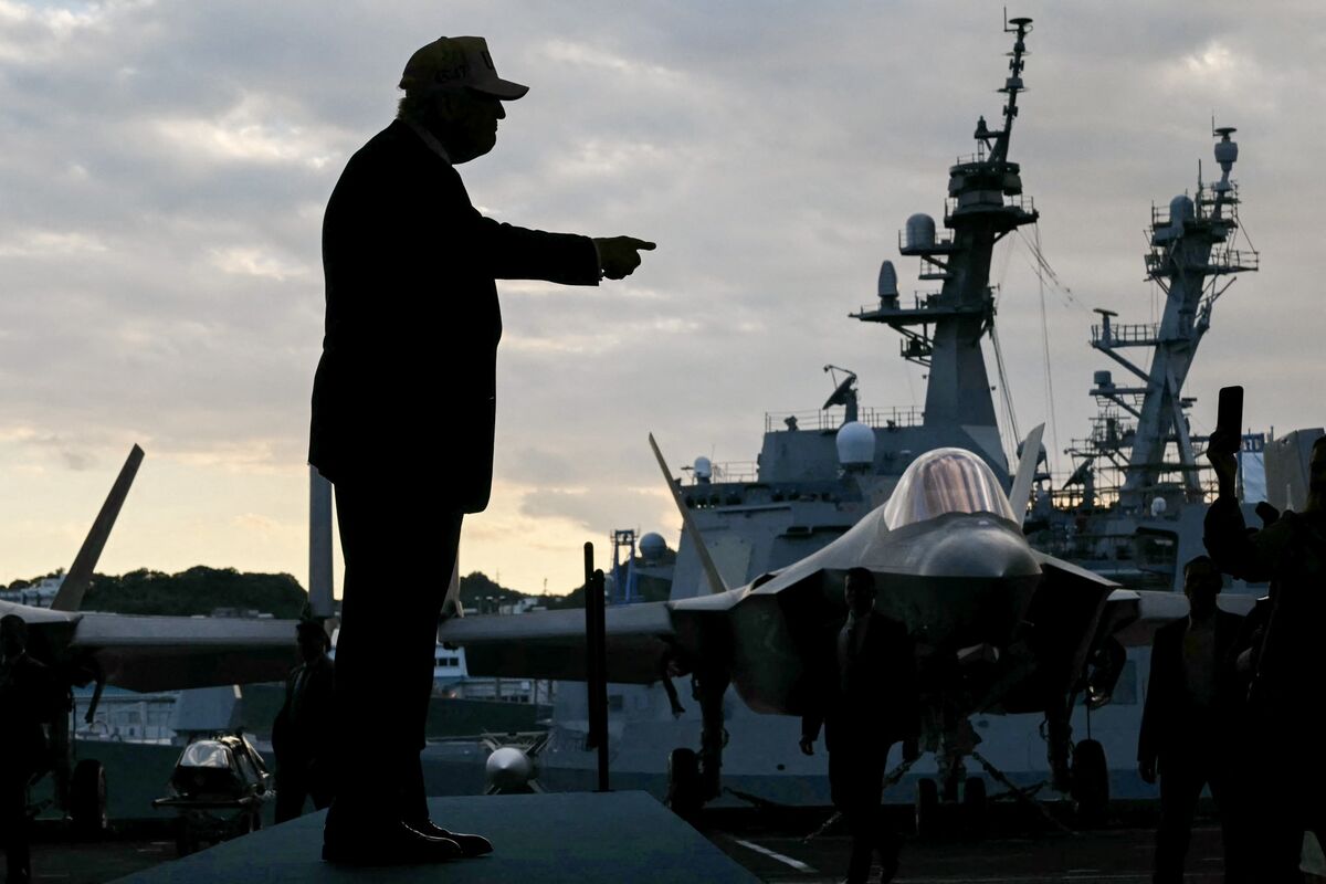 Illustrative photo for: Democratic Senator Jeanne Shaheen Criticizes Trump for