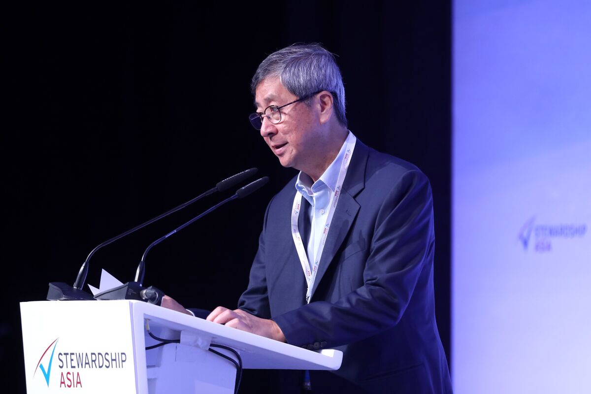 Illustrative photo for: Lim Boon Heng retirement: Singapore's Former Minister Nears