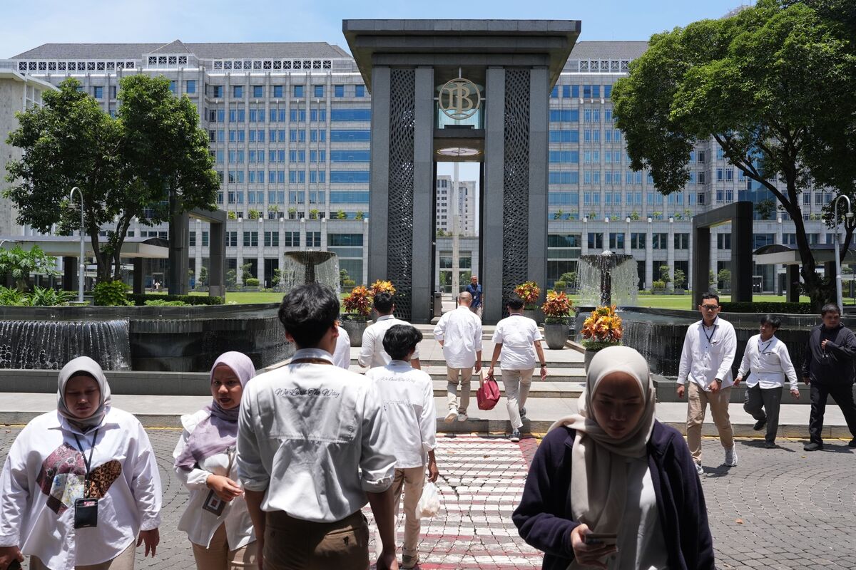 Illustrative photo for: Indonesian bonds rally as central bank signals rate cuts