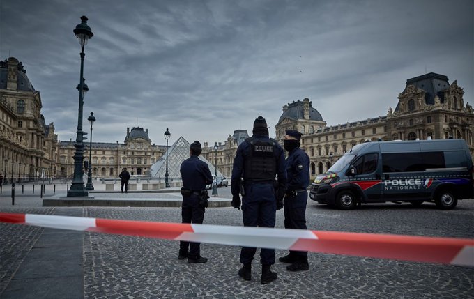 Illustrative photo for: Louvre robbery suspects arrested, including DNA-linked