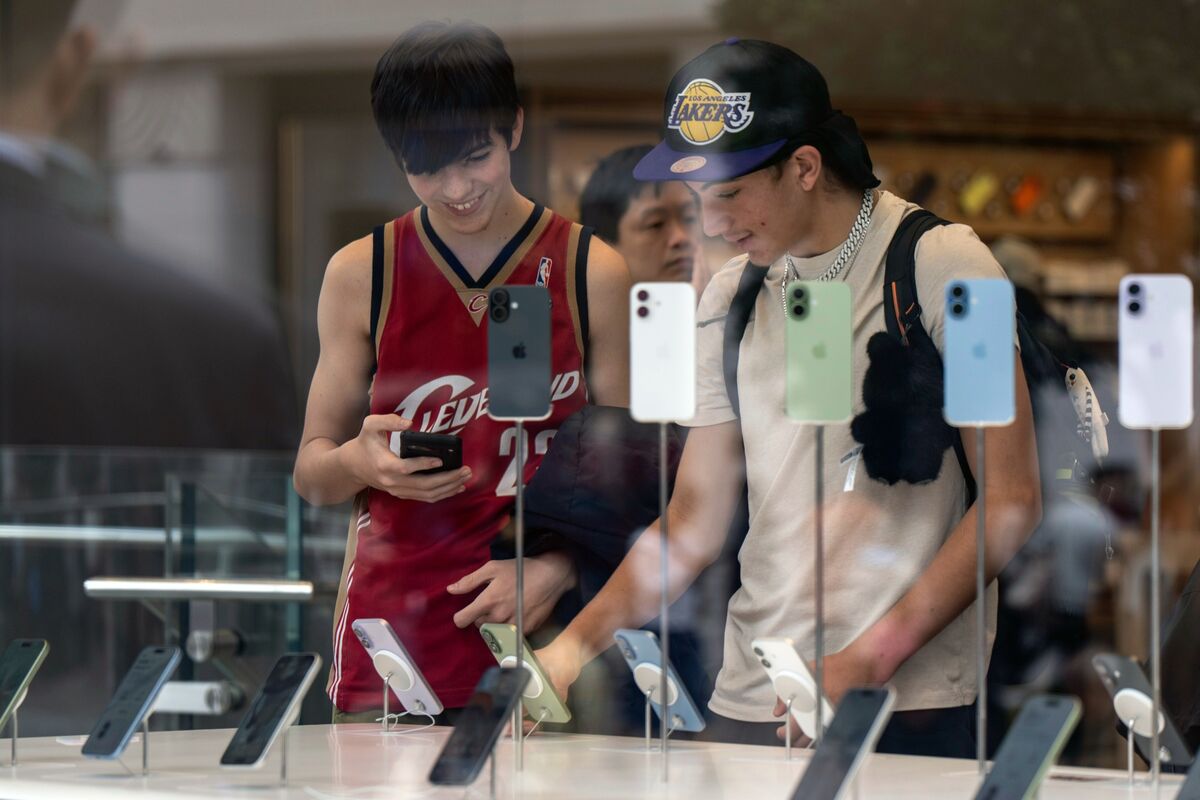 Illustrative photo for: Apple China revenue decline attributed to supply