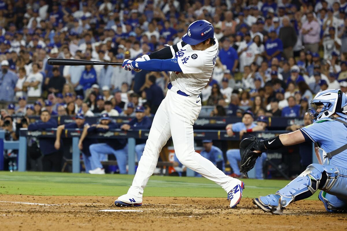 Illustrative photo for: Toronto World Series demand soars with $1,300 seats,