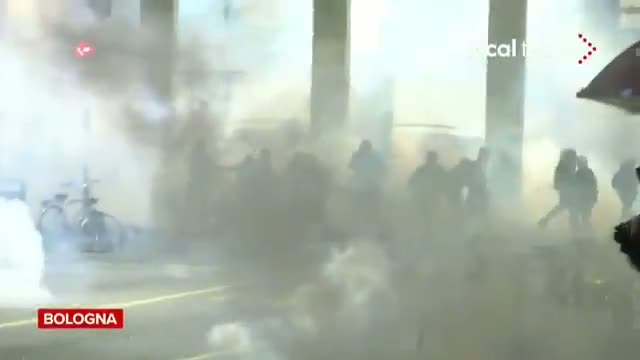 Illustrative photo for: Clashes Erupt in Bologna as Italian Antifa Migrant Gangs