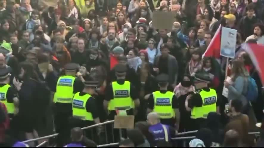 Illustrative photo for: Anti Israel protesters clash with police in Edinburgh