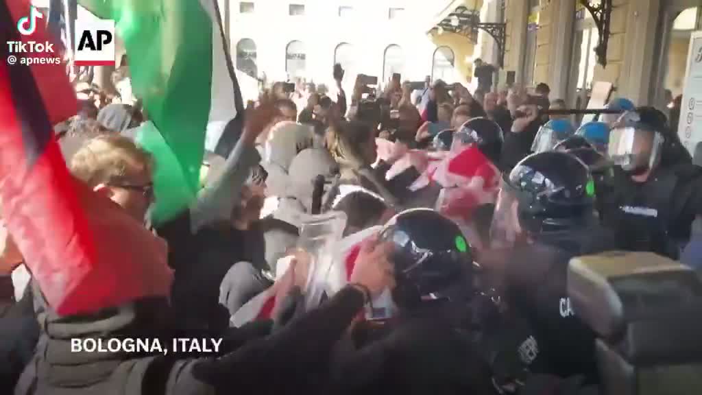 Illustrative photo for: Anti Israel protests Spark Clashes with Police in Western