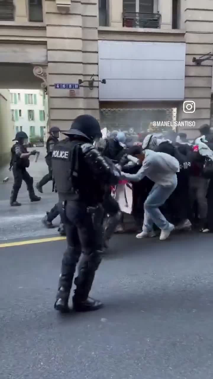 Illustrative photo for: Anti Israel protest clash: Swiss police deploy water