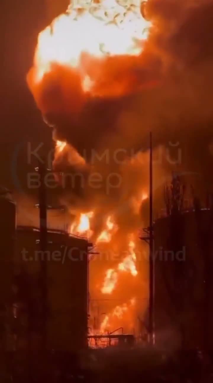 Illustrative photo for: Crimea oil terminal fire caused by drone attack sparks