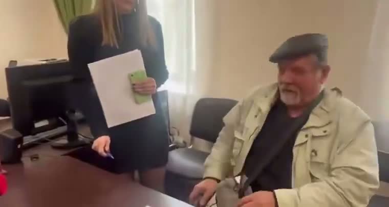 Illustrative photo for: Elderly Russian Expelled from Latvia After Failing Language