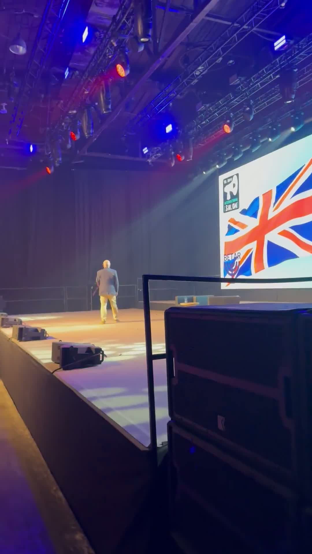 Illustrative photo for: Breaking: Tommy Robinson Tel Aviv speech Draws Thousands