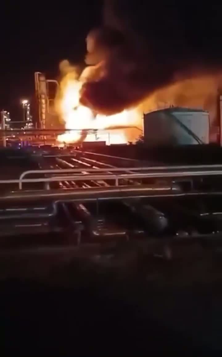Illustrative photo for: European refineries Russian oil: Two Hit by Fires in Same