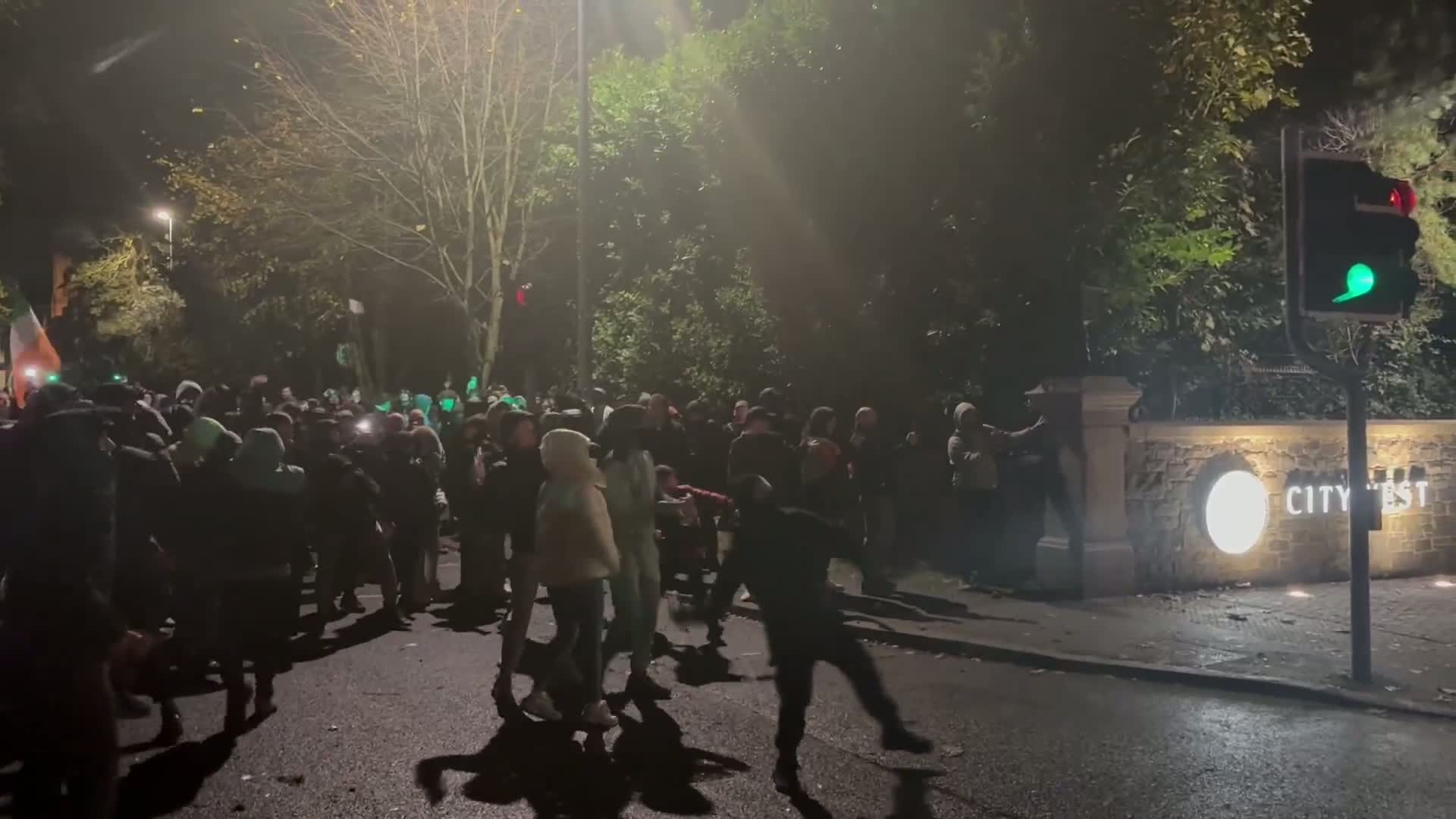 Illustrative photo for: Riot police migrant hotel confront protesters over assault