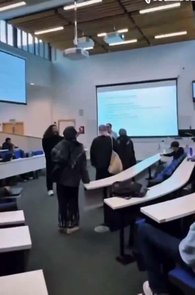 Illustrative photo for: Youth attack Jewish professor during classroom incident at