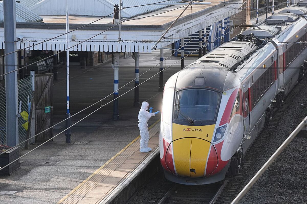 Illustrative photo for: London train stabbing attack leaves two in critical