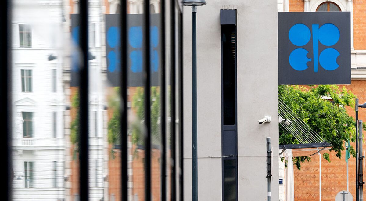 Illustrative photo for: OPEC+ Delegates Prepare to Approve Slight OPEC Output Hike