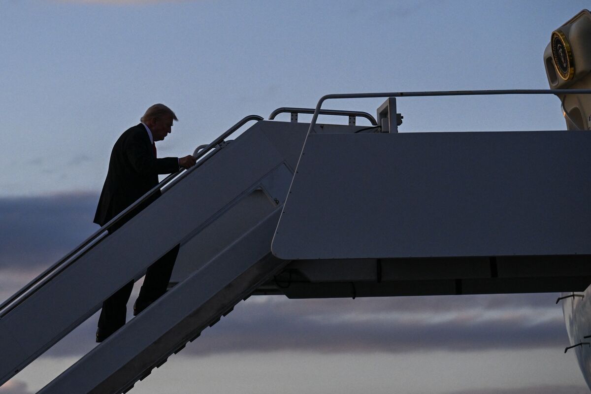 Illustrative photo for: Trump Supreme Court tariff: Trump Announces He Will Skip