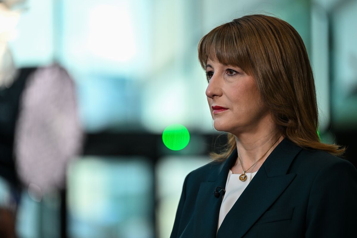 Illustrative photo for: Rachel Reeves Considers Tax Increases on Wealthy Britons