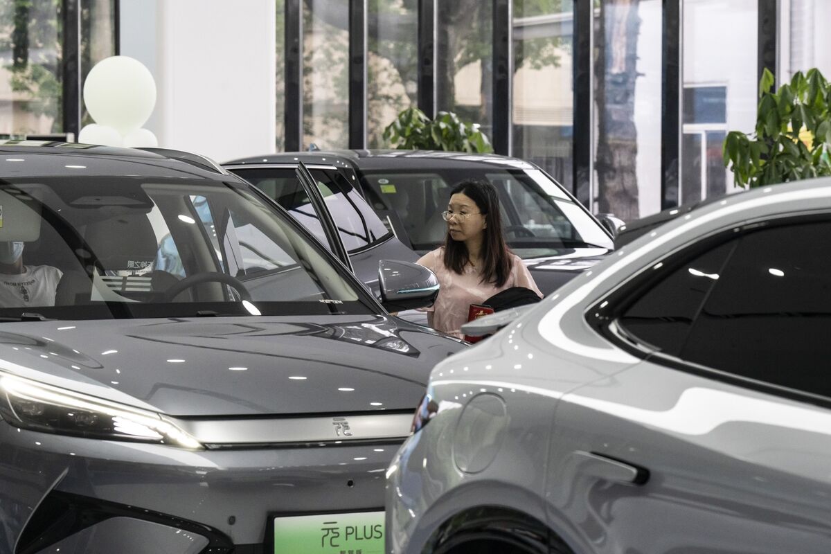 Illustrative photo for: BYD Sales Decline Leads Shares to 9-Month Low