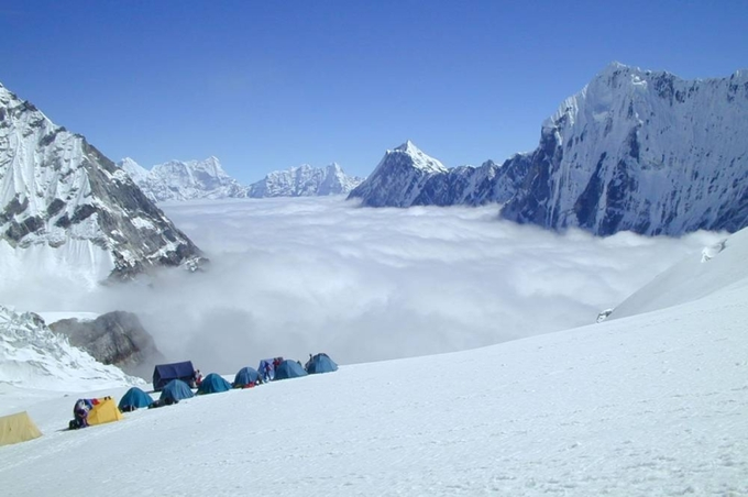 Illustrative photo for: Nepal avalanche climbers fatality: 7 killed at Yalung Ri
