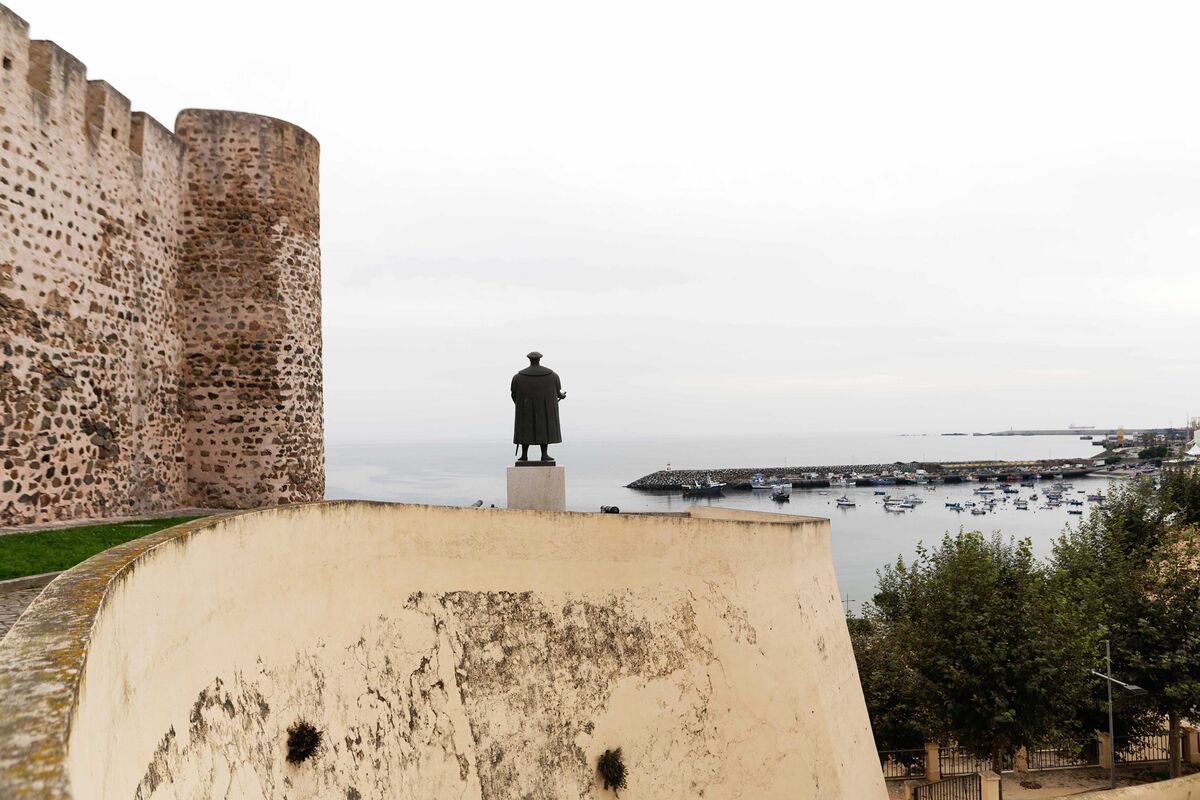 Illustrative photo for: Portugal economic investment shore boosts economy near