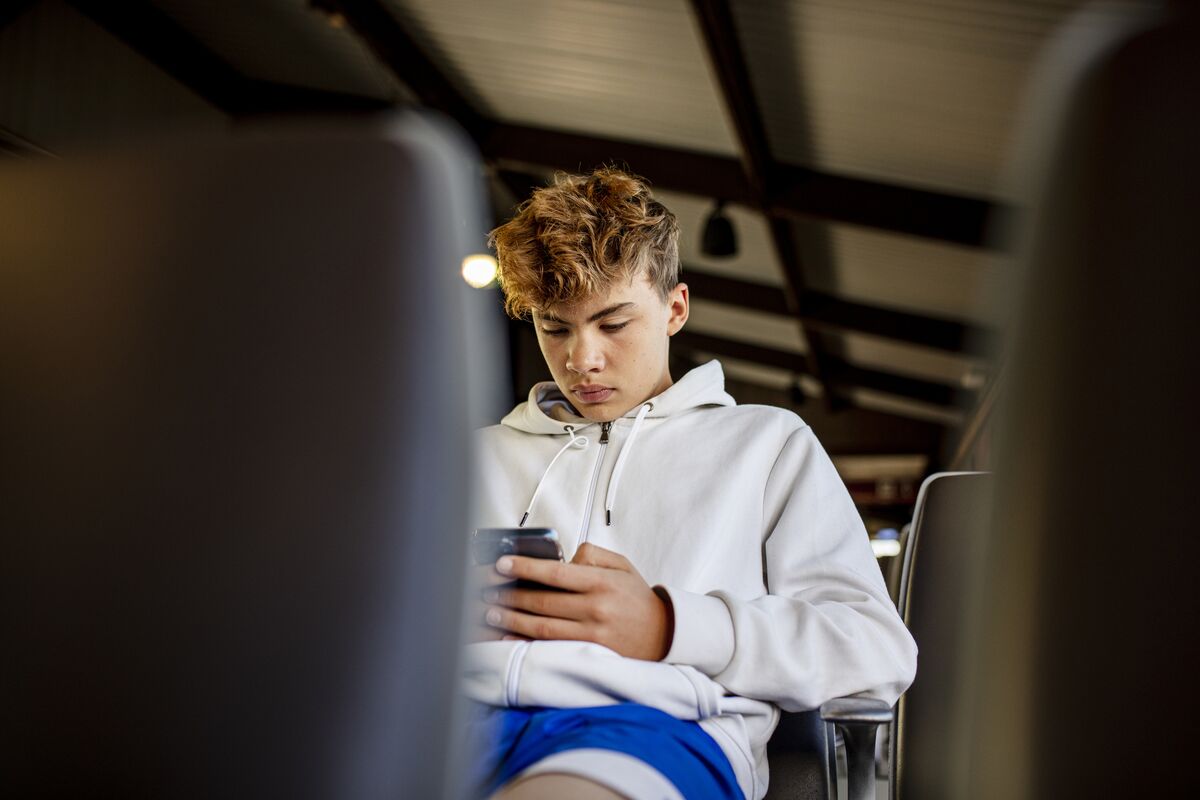 Illustrative photo for: Removing politeness words risks altering online