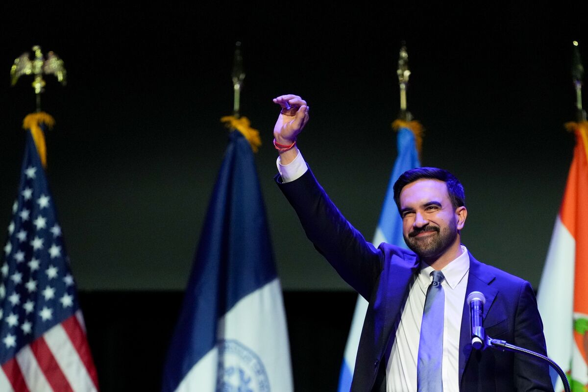 Illustrative photo for: NYC Mayoral Election Tactics: Elite Use Money and Insults