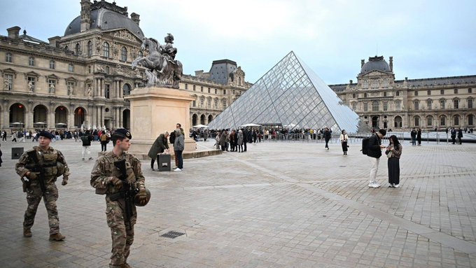 Illustrative photo for: Louvre Heist Suspect Claims Foreign Plot and Confuses