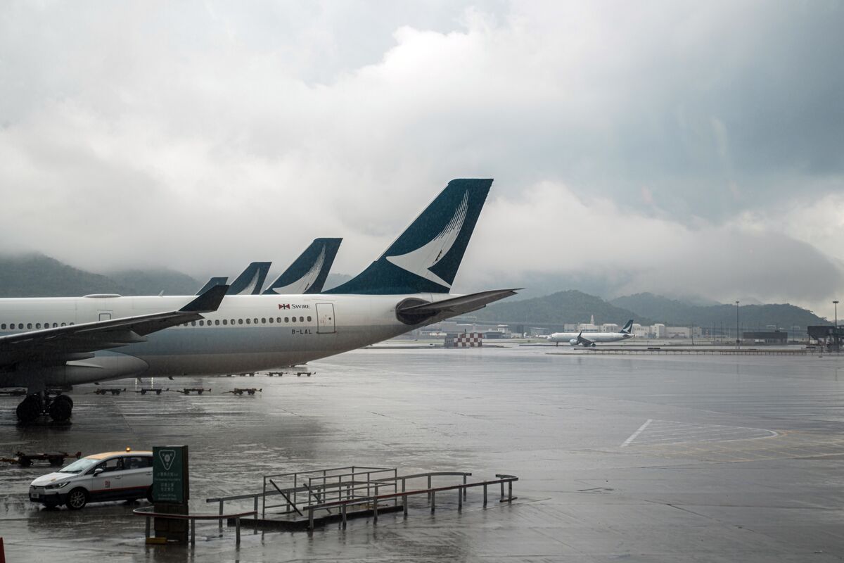 Illustrative photo for: Cathay Pacific to Buy Back Qatar Stake After Eight Years —