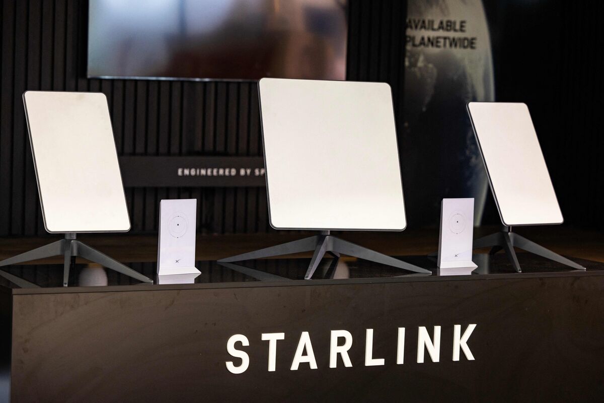 Illustrative photo for: SpaceX Starlink AWS-3 licenses Acquisition in $2.6B Deal