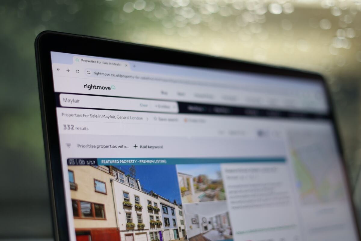 Illustrative photo for: Rightmove revenue growth forecast Sparks Shares Plunge Over