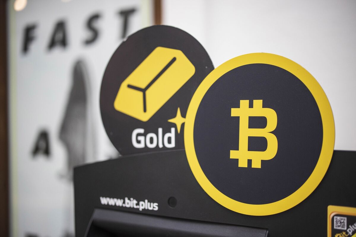 Illustrative photo for: Gold vs Bitcoin comparison: Debunking the "Debasement Trade"