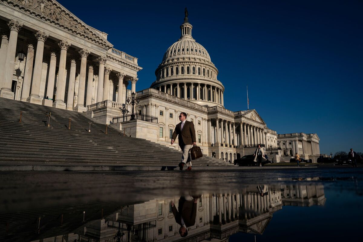 Illustrative photo for: Supreme Court Food Aid Decision Blocks $4 Billion U.S. Food