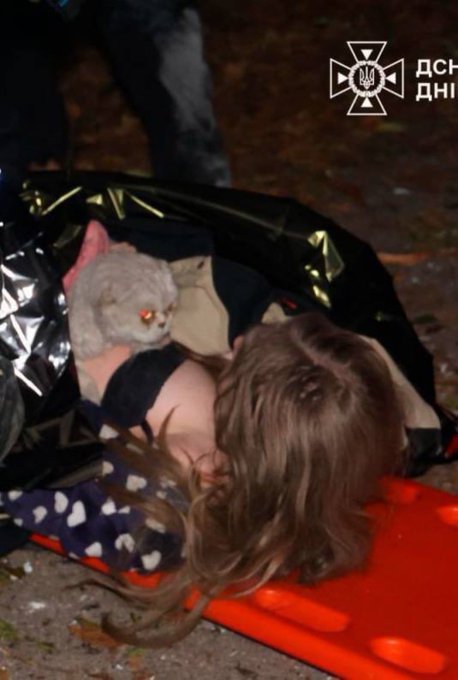 Illustrative photo for: Ukrainian girl rescue: Heroes Save Girl and Cat from Dnipro