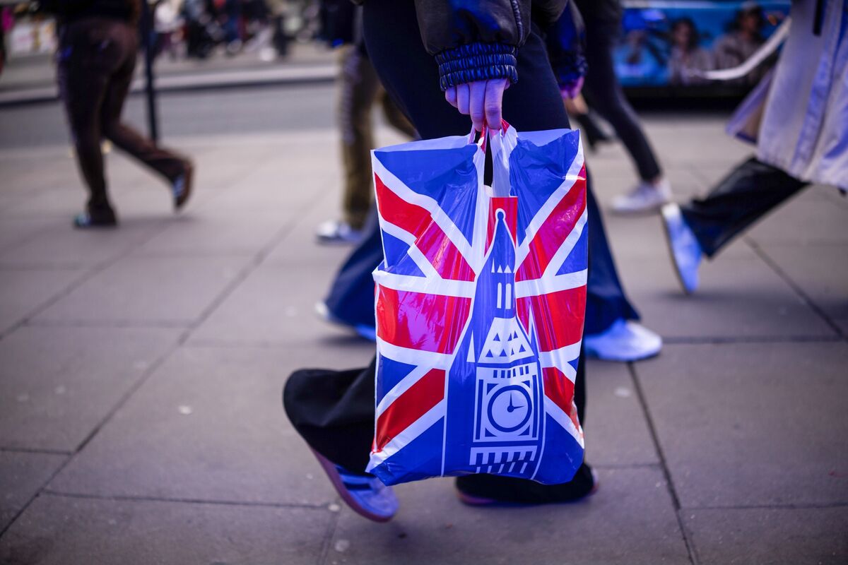 Illustrative photo for: UK Retail Sales Slowdown in October Ahead of Budget and