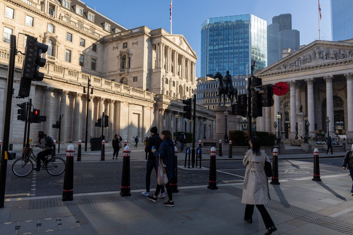 Illustrative photo for: UK interest rate cut Expected as Labour Market Weakens