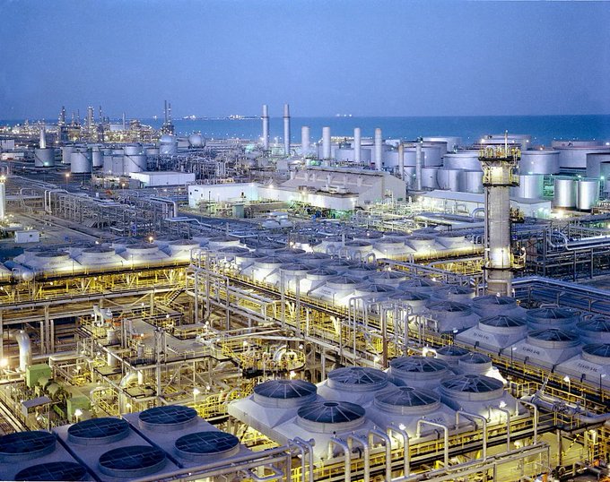 Illustrative photo for: China buys Saudi oil as Saudi Aramco cuts prices to boost