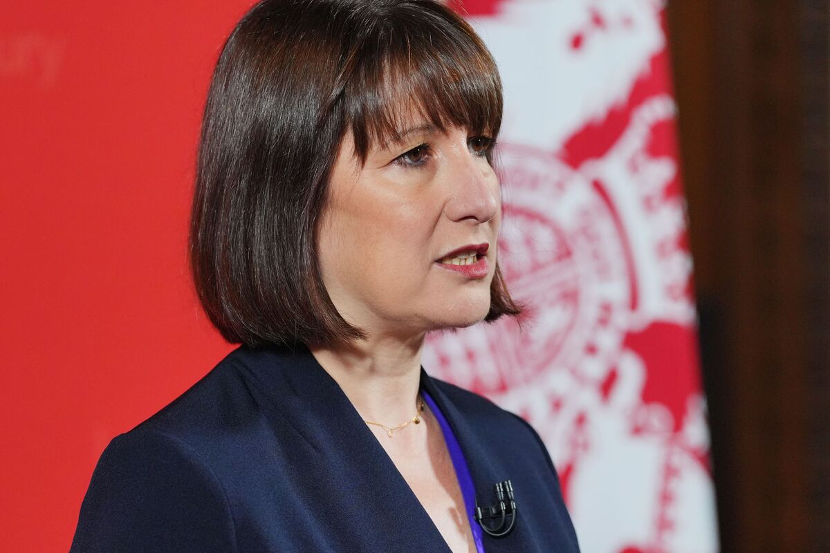 Illustrative photo for: UK pound tax plans cause pound to fall amid income tax