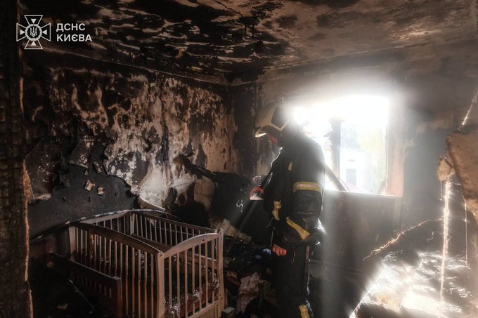 Illustrative photo for: Ukrainian Firefighter Saves Home During Kyiv Overnight