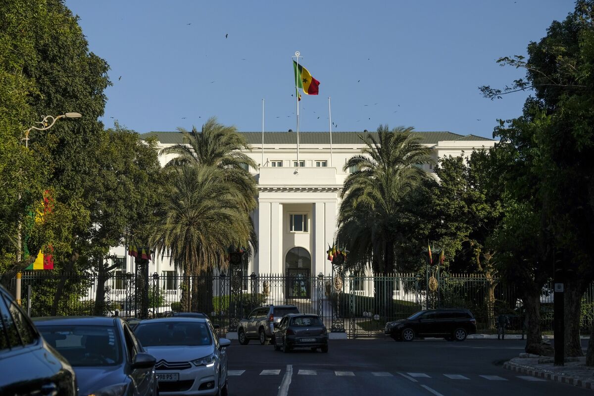 Illustrative photo for: Senegal credit rating downgrade Deepens as IMF Talks