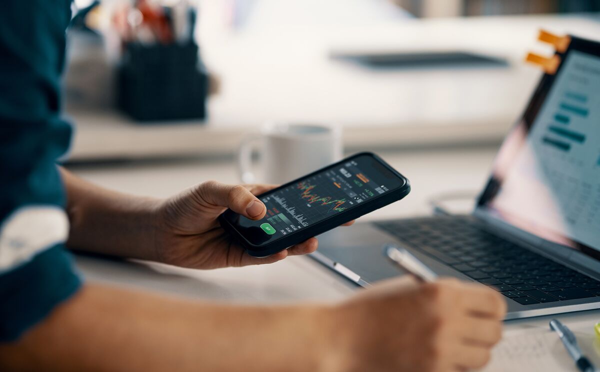 Illustrative photo for: Retail Trader Market Pain Surges Amid Record Volatility