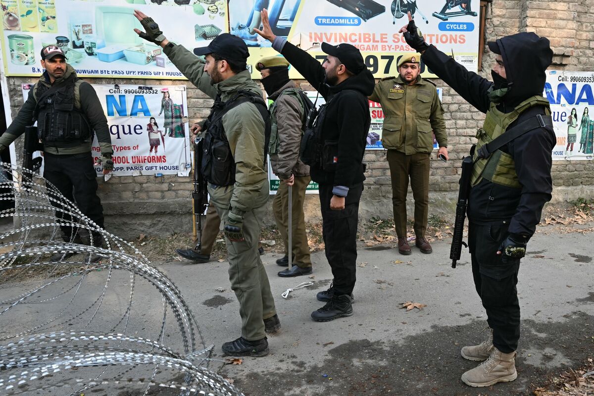 Illustrative photo for: Kashmir police station blast kills 9, injures 32