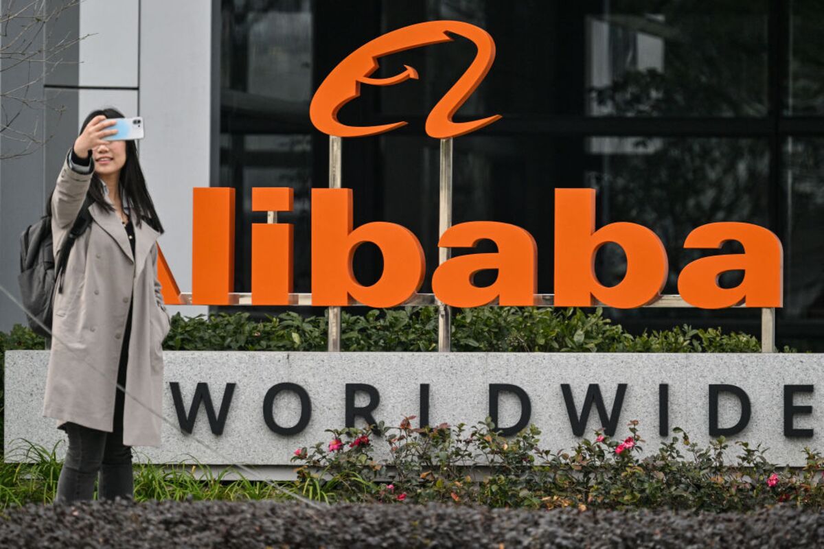 Illustrative photo for: White House Memo Accuses Alibaba China Military Technology