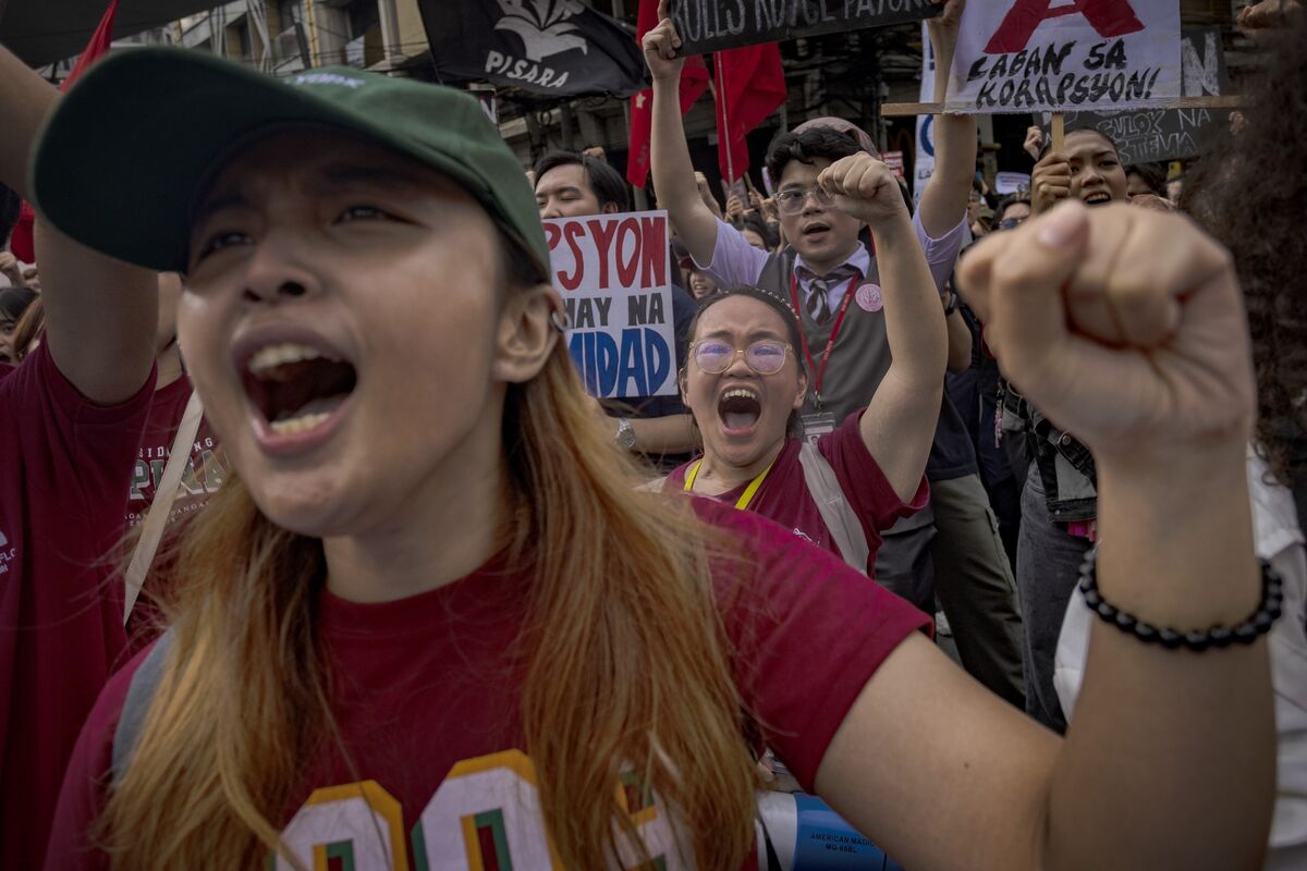 Illustrative photo for: Philippines mega church protest: Thousands demand